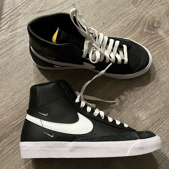 Nike Blazers - Picture 1 of 4
